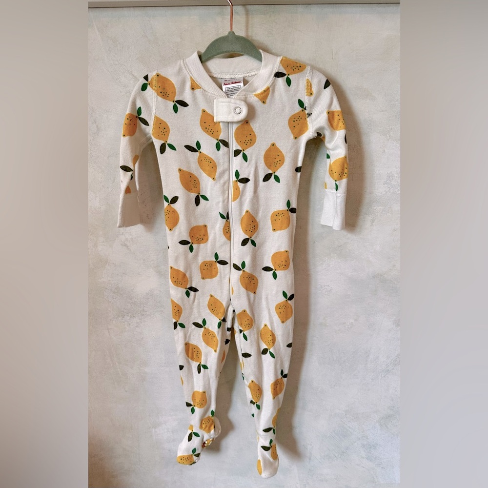 Hanna Andersson lemon print zippered footie size 3-6 months